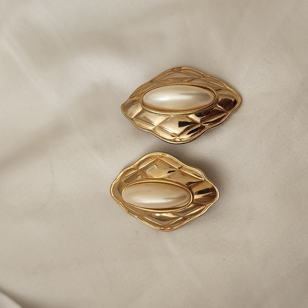 Vintage faux pearl and gold earrings